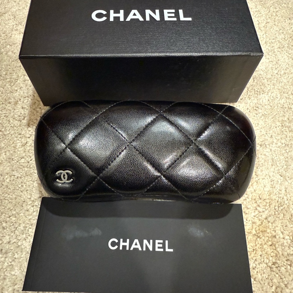 CHANEL Black Quilted Eyewear Case with Box and Cleaning Clothes - Picture 6 of 6